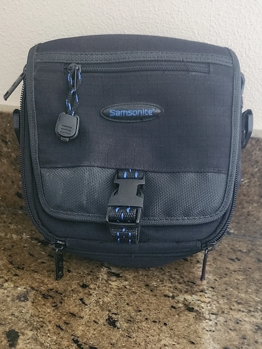 Samsonite Black Compact Camera Accessory Bag Case with Blue Trim